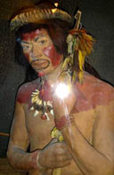 Индейский воин. (Северноамериканские индейцы, макет в музеи этнографии. Санкт-Петербург. Фото Лимарева В.Н.)